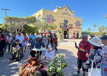 RECIBE PAZ OCHOA A PASAJEROS DELCRCUERO TURÍSTICO “MAJESTIC PRINCESS”