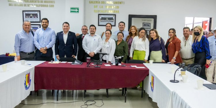 La XVII Legislatura de BCS efectuó una primera reunión de trabajo a fin de conocer el estado administrativo, operativo y necesidades presupuestales de la secretaría, con la finalidad de fortalecer los servicios en BCS.