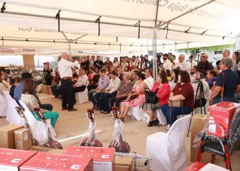 ENTREGA GOBIERNO DE BCS Y SEDIF EQUIPAMIENTO Y MATERIALES PARA CASAS DE DÍA