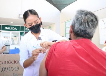 UNIDADES ESTATALES DE SALUD APLICAN VACUNA CONTRA COVID-19 A GRUPOS CON FACTORES DE RIESGO