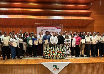 ENTREGA CECYTE BCS NOMBRAMIENTOS DE HOMOLOGACIÓN Y RENIVELACIÓN SALARIAL A MÁS DE 150 DOCENTES