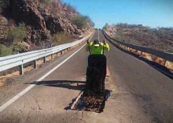 ATIENDE GOBIERNO ESTATAL MÁS DE 5 MIL BACHES EN LA CARRETERA TRANSPENINSULAR