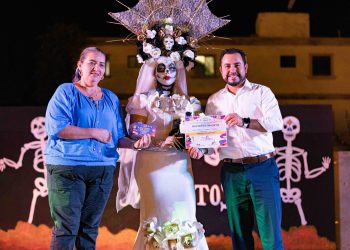 Premia alcalde Christian Agúndez a ganadores del “Festival de Día de Muertos 2024”