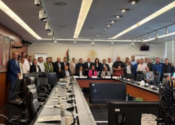 Homero Davis Castro organizó una reunión en el Senado con la Federación Regional de Sociedades Cooperativas Pesqueras (FEDECOP) y miembros de las comisiones de Pesca y Hacienda del Senado