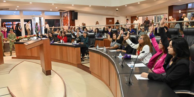 Las diputadas integrantes del Parlamento de Mujeres de Baja California Sur 2024  convocaron hoy a las  autoridades, familiares, y sociedad sudcaliforniana en general, a realizar un trabajo en conjunto para la prevención, erradicación y sanción de la violencia contra las mujeres.