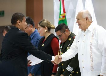 RECONOCE VÍCTOR CASTRO COSÍO LA PROFESIONALIZACIÓN DE 21 NUEVOS AGENTES DE INVESTIGACIÓN CRIMINAL DE LA PGJE