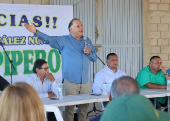 REUNIÓN ENTRE SECRETARIOS Y GREMIO DE PIPEROS EN LA PAZ