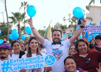 Ayuntamiento de Los Cabos se ilumina de azul con encendido simbólico por la inclusión
