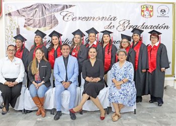 SE GRADÚAN NUEVE ENFERMERAS DE LA SECRETARÍA DE SALUD EN LA LICENCIATURA DE SALUD PÚBLICA