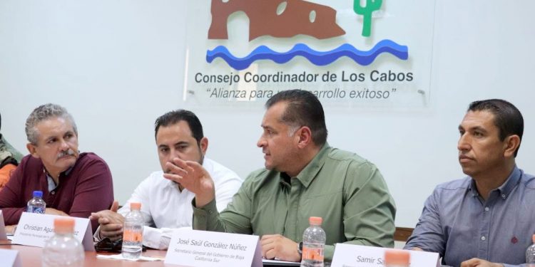 Es de suma importancia la coordinación de esfuerzos, por lo que reuniones como la encabezada por el secretario general de gobierno, Saúl Núñez González en Los Cabos ante el alcalde Christian Agúndez y el centro coordinador empresarial son de suma importancia.
Sobre todo cuando en ese tipo de reuniones, queda claro además de la voluntad de todas las partes de trabajar en conjunto en este tema de la seguridad, se perfila la posibilidad de que se establezca una academia municipal de policía.