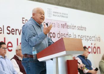SOSTIENE GOBERNADOR VÍCTOR CASTRO ENCUENTRO CON SERVIDORES PÚBLICOS DEL ESTADO