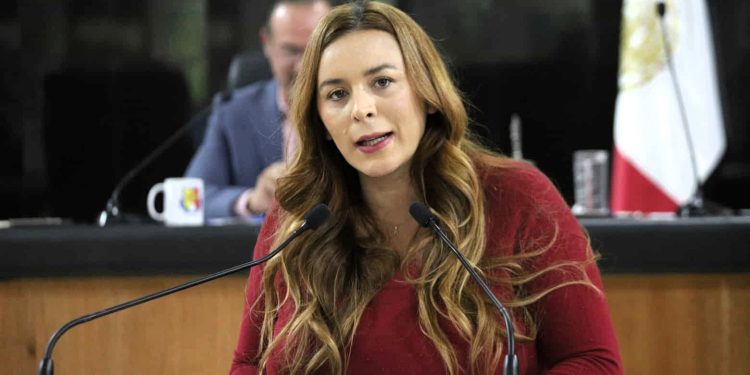 Propone la diputada Arlene Moreno Maciel tipificar conductas delictivas por medio de IA y aplicar penas a quien las cometan.