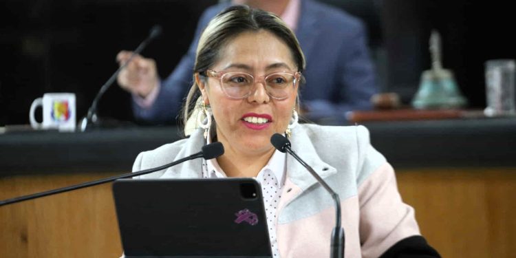 La diputada Teresita Valentín solicitó apoyo al DIF Estatal, Protección Civil y al Ayuntamiento de Mulegé, que apliquen un programa urgente de ayuda en materia de vivienda a la población en condiciones de pobreza, pide que realicen un censo en la zona para determinar necesidades y soluciones.