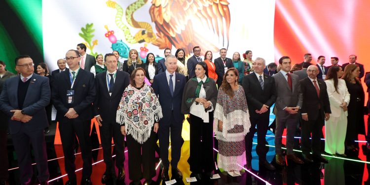 Durante la participación de Baja California Sur en la Feria Internacional de Turismo (Fitur) 2025, la comitiva de México, encabezada por la secretaria de Turismo, Josefina Rodríguez Zamora, dio a conocer que México confirma su participación como país socio en esta feria turística en la edición 2026, así lo informó la titular de la Secretaría de Turismo y Economía, Maribel Collins Sánchez.