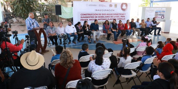 El gobernador Víctor Castro realiza una gira de trabajo por el municipio de Los Cabos donde entregó diversas obras. La medida coincide con l,a fecha del informe ´por Cien días de gobierno municipal del alcalde Christian Agúndez Gómez.