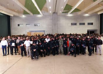 RECONOCE VÍCTOR CASTRO A ELEMENTOS DE LAS FUERZAS DE SEGURIDAD POR SU COMPROMISO AL SERVICIO DE BCS