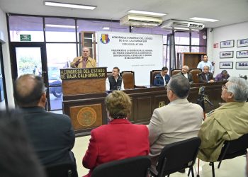 Presentan Memorial del Proceso Legislativo de la Conversión de Territorio a Estado de BCS   