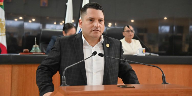 El Diputado Erick Ivan Agundez Cervantes, exhortó a los integrantes de las Comisiones Unidas de Educación y de Estudios Legislativos de la Cámara de Senadores, a dar continuidad al proceso legislativo y se concrete la educación ambiental como asignatura obligatoria en todos los niveles de educación básica en el país