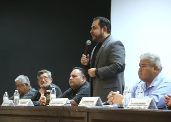 Alcalde de Los Cabos Christian Agúndez instala y toma protesta a integrantes de la Mesa de Transporte