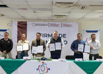 Acuerdan firma de colaboración con el Sindicato de Trabajadores del Colegio de Estudios Científicos y Tecnológicos de BCS    A fin de elevar los conocimientos en funciones laborales del personal que labora en el Sindicato Único de Trabajadores del Colegio de Estudios Científicos y Tecnológicos del Estado (SUTCECYTEBCS), el Instituto de Capacitación para los Trabajadores del Estado (ICATEBCS) estableció firma de convenio de colaboración, dio a conocer la directora general, Cinthya Fátima Montufas Chávez.   La titular indicó que el objetivo de esta rúbrica es profesionalizar e impulsar el desarrollo de habilidades y competencias laborales de dicho colegio de estudios, con el propósito de eficientar sus tareas asignadas dentro del marco de igualdad, no discriminación y reconocimiento de diferencias.   Durante el acto protocolario Montufas Chávez estableció que dentro del acuerdo se encuentran a disposición los Programas Institucionales de Desarrollo ICATEBCS, “Mujeres Rompiendo Muros”, “Te hablo con mis manos”, “Semillero de instructores”, etcétera; así como, los 15 Estándares de Competencia que tiene el instituto, y los más de cuatrocientos cursos disponibles para toda la población.   Al finalizar este encuentro, la directora general de la dependencia invitó a docentes y alumnado a prepararse para tener una herramienta más para autoemplearse y emprender, mejorando con ello sus conocimientos y calidad de vida.