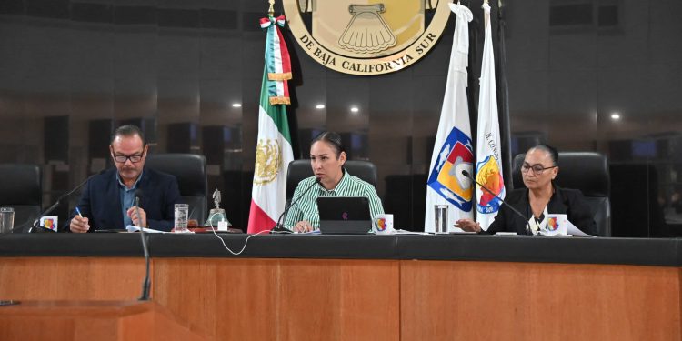 Proponen reformas a la Ley Orgánica de la UABCS para que estudiantes tengan participación activa en las decisiones; se trató de una iniciativa ciudadana presentada por la Federación Estudiantil de la Universidad Autónoma de Baja California Sur, A.C. (FEUABCS).