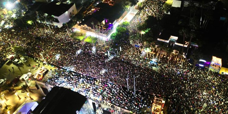 Luego de la realización del tradicional carnaval de La Paz, con el tema “El mundo baila”, quedó demostrado que el operativo de organización y de seguridad rindió los frutos esperados pues además de que el saldo fue blanco, la población en general disfrutó de un evento de altura que proyectó una vez más a la ciudad capital y a toda Baja California Sur en el mapa internacional de destinos que valen la pena visitar.