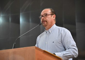 Propone diputado Sergio Guluarte acciones para mitigar la contaminación de playas