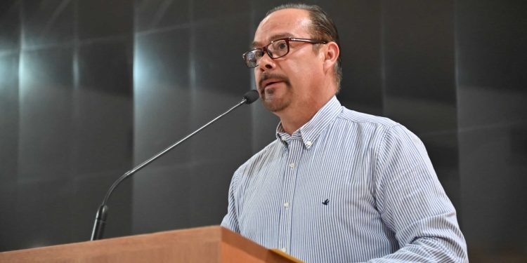 Propone diputado Sergio Guluarte acciones para mitigar la contaminación de playas, mediante adiciones a la Ley de Equilibrio Ecológico y Protección del Ambiente del Estado.

--