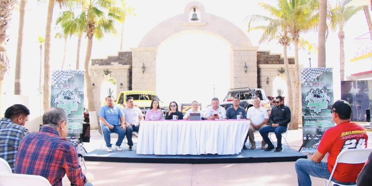 Loreto, B.C.S.- La presidenta municipal de Loreto Paz del Alma Ochoa Amador y el presidente de la asociación de automovilismo PROBAJA Manolo Núñez, dieron a conocer todos los detalles relacionados con la organización y logística de la carrera de Off Road Loreto 500 en su primera edición, misma que tendrá como punto de arranque la ciudad de Loreto.