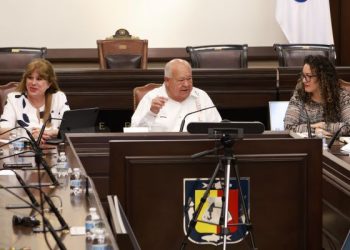 Acuerda el gobernador VCC y SEMARNAT priorizar a prestadores locales en la temporada de avistamiento del tiburón ballena