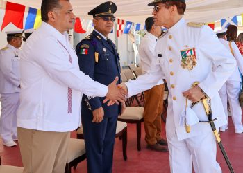 Asiste el secretario General de Gobierno, al cambio de mando de la Comandancia de la Cuarta Zona Naval