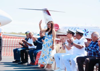 El Gobernador del Estado, Víctor Manuel Castro Cosío inauguró la primera edición del Aerofest Baja 2025, en el aeropuerto internacional de Loreto.