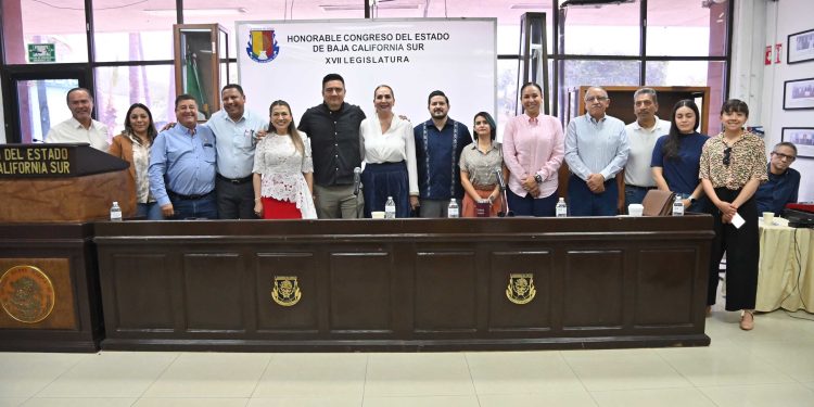 En el Congreso de BCS instalan Comisión Especial Plural del VI Municipio de CSL; es integrada por las diputadas Cristina Contreras Rebollo, Lupita Saldaña Cisneros, Martín Escogido Flores y Sergio Huerta Leggs como presidente.