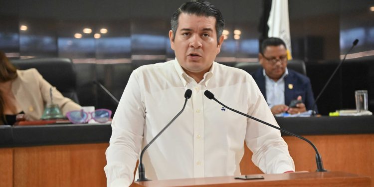 Exhorta el Congreso a la SEP BCS a que atienda las necesidades de la Casa del Estudiante Sudcaliforniano, por propuesta del diputado Fabrizio del Castillo Miranda (PRI).