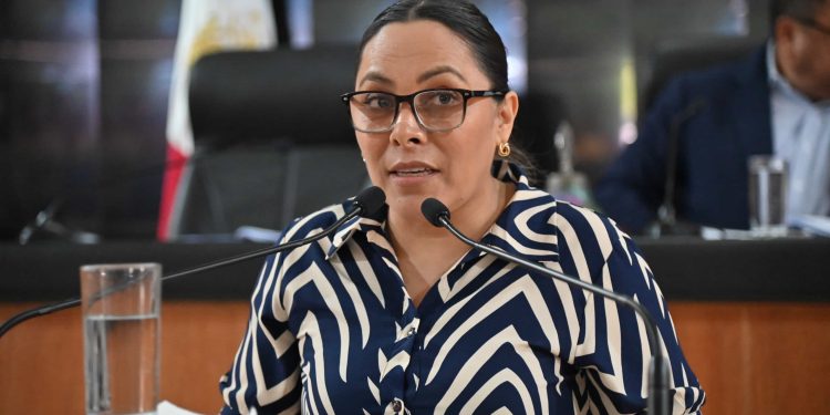 Exhortan al Director General del ISSSTE atienda la falta de personal médico en BCS; la fracción parlamentaria del Partido Nueva Alianza, integrada por la diputada Lourdes Cornejo Rendón y el diputado Martín Escogido Flores, fue quien promovió el llamado al Dr. Martí Batres, Director General del ISSSTE.