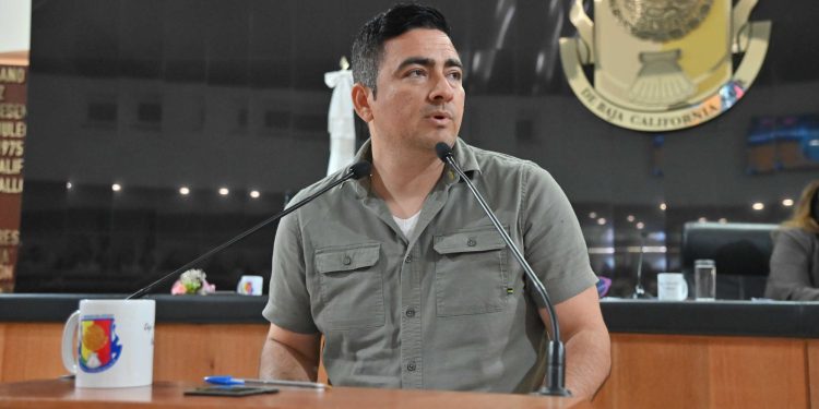 endirá Poder Legislativo homenaje al FUS y al Dr. Francisco Cardoza Carballo, informó el Diputado Sergio Huerta Leggs.