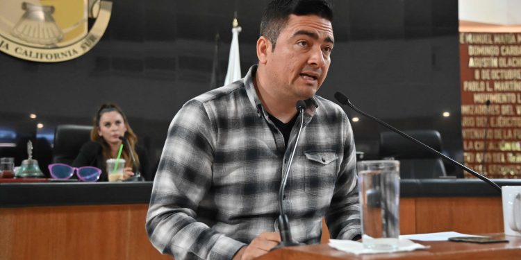 Se pronunció el Diputado Sergio Huerta Leggs por la defensa del Golfo de Ulloa, a fin de defender a la sociedad sudcaliforniana ante cualquier intento de la promotora del proyecto de Minería Submarina Don Diego, de impugnar la resolución del Gobierno de la República.