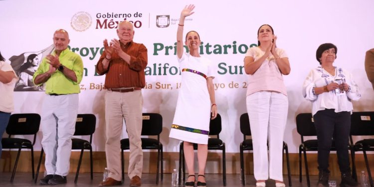 En lo que fue su segundo día de gira de trabajo por Baja California Sur, la presidenta de la República, Claudia Sheinbaum Pardo, anunció, en La Paz, 12 proyectos prioritarios de infraestructura para impulsar el desarrollo y bienestar de las y los sudcalifornianos. Estos proyectos se refieren a la rehabilitación de la planta de tratamiento de aguas residuales en Loreto, otra en Los Cabos, la construcción de la presa “El Novillo” y sectorización del sistema de agua potable en La Paz, y en los cinco municipios, 95 acciones hídricas, además del paso a desnivel en la glorieta Fonatur, en Los Cabos, y la repavimentación de la carretera transpeninsular.