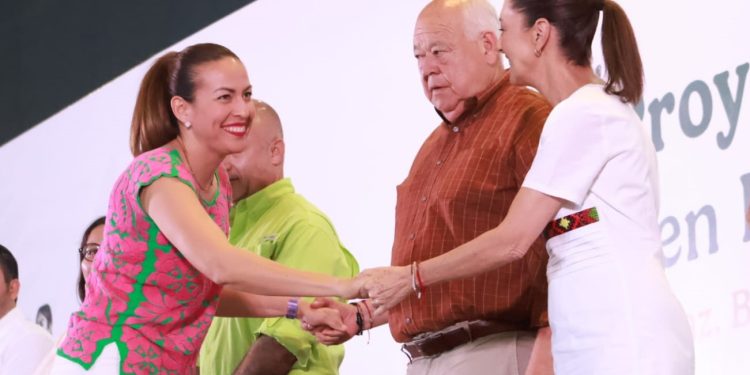 Más allá de los apoyos sustanciales que anunció Sheinbaum Pardo que también se dispusieron para el resto de los municipios sudcalifornianos, fue notoria la buena relación que la jefa del ejecutivo federal evidenció hacia la alcaldesa paceña Milena Quiroga, quien hasta ahora ha demostrado buenas gestiones tanto en la Conagua como en el tema de transporte.