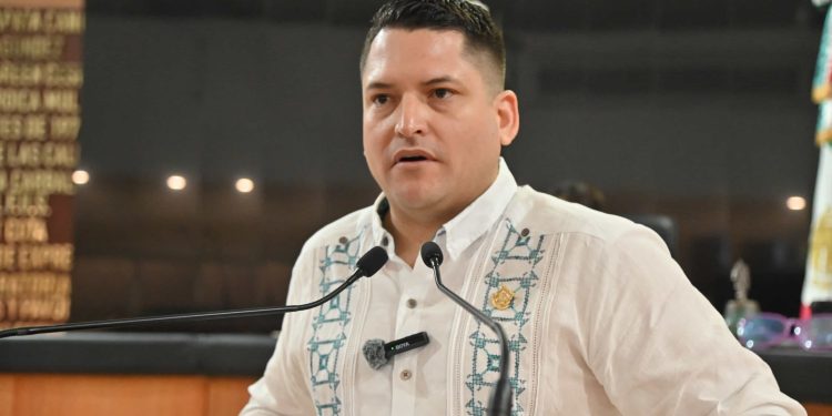 Baja California Sur ocupa el primer lugar como generador de basura, en comparación con la media nacional que ronda en los 994 gramos diarios por persona,  afirmó el diputado Erick Ivan Agundez Cervantes, en el marco del Día Mundial del Medio Ambiente.