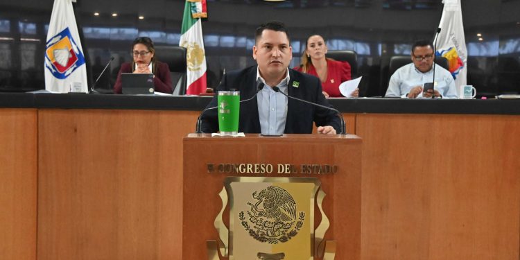 La XVII Legislatura de BCS aprobó exhortar a ayuntamientos para que inspeccionen que establecimientos sean supervisados sobre la restricción de ley desplastificate. Fue un punto de acuerdo propuesto por el diputado Erick Ivan Agundez.