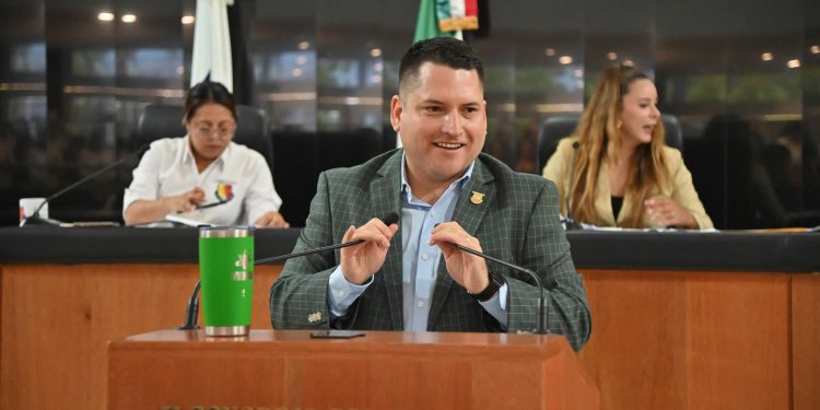El representante del PVEM en el Congreso de BCS diputado Erick Ivan Agundez Cervantes propuso que el tirar basura en lugares prohibidos deje de ser una falta administrativa (castigada con multa) y se convierta en un delito que sea castigado con prisión de uno a tres años y/o de 100 a 200 jornadas de trabajo a favor de la comunidad.