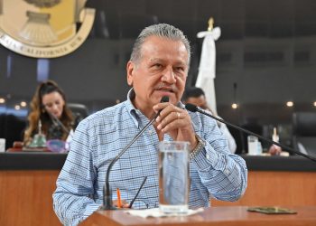 Proponen establecer prisión y multa a familiares que despojen el importe de las pensiones y becas de Bienestar