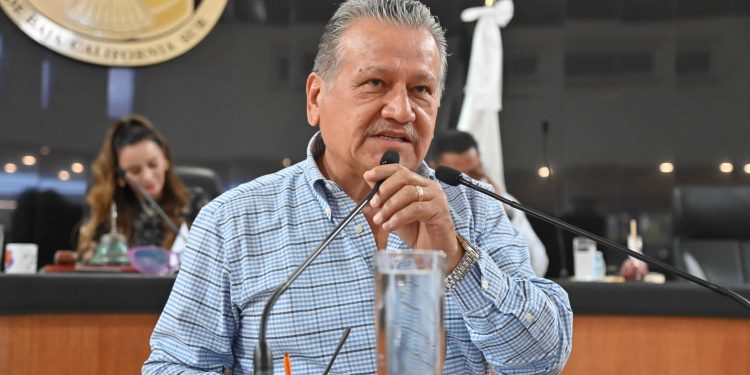 Propone el diputado Fernando Hoyos Aguilar establecer prisión y multa a familiares que despojen el importe de las pensiones y becas de Bienestar, a personas con discapacidad permanente, personas adultas mayores y estudiantes.