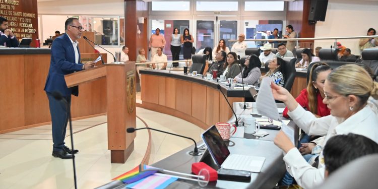 El diputado Sergio Guluarte Ceseña, refrendó su compromiso de hacer del derecho una herramienta de justicia, del Congreso un espacio al servicio del pueblo, y de la ley un reflejo de la dignidad sudcaliforniana, al presentar su primer informe de labores legislativas, de gestión y atención ciudadana.