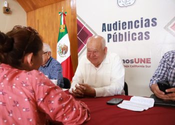 Gobernador Víctor Castro encabeza jornada de audiencias públicas en La Paz