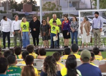 Entrega gobernador Víctor Castro rehabilitación del campo de fútbol 7 en la Unidad Deportiva Nuevo Sol