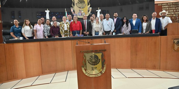 En sesión extraordinaria, el Pleno de la XVII Legislatura del Congreso del Estado de Baja California Sur aprobó por unanimidad la designación del licenciado Antonio López Rodríguez como Procurador de Justicia del Estado de Baja California Sur, cargo que desempeña desde hace dos meses como encargado de despacho. La Comisión de Asuntos Políticos que preside la diputada Alondra Torres García presentó el resolutivo en atención a la propuesta de ratificación de López Rodríguez como procurador de justicia, enviada por el Gobernador del Estado.