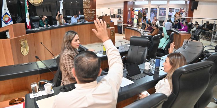 Uno de los asuntos pendientes en el Congreso del Estado que está a punto de concluir su actual periodo ordinario de sesiones, es el relacionado a la posibilidad de aceptar la constitución del sexto municipio en la zona que hoy corresponde a la delegación municipal de Cabo San Lucas integrante del municipio de Los Cabos. Por otra partre, el diputado Christian Fabrizio Del Castillo Miranda presentó el punto de acuerdo para solicitar una evaluación y atención inmediata a las necesidades y problemas estructurales graves la Casa del Estudiante Sudcaliforniano, ubicada en la Ciudad de México. El pleno de la XVII Legislatura del Congreso del Estado aprobó exhortar a la titular de la Secretaría de Educación Pública (SEP) del Estado, así como al Patronato del Estudiante Sudcaliforniano, realicen una revisión y levantamiento de las necesidades de las instalaciones de la casa.