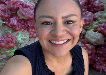 PAZ OCHOA MANTIENE CONTACTO CERCANO CON LA CIUDADANÍA.